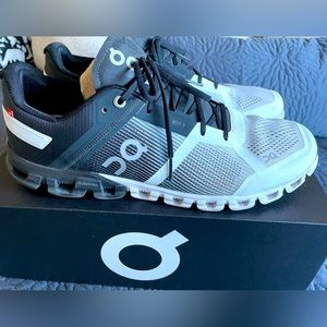 On running men’s sneaker